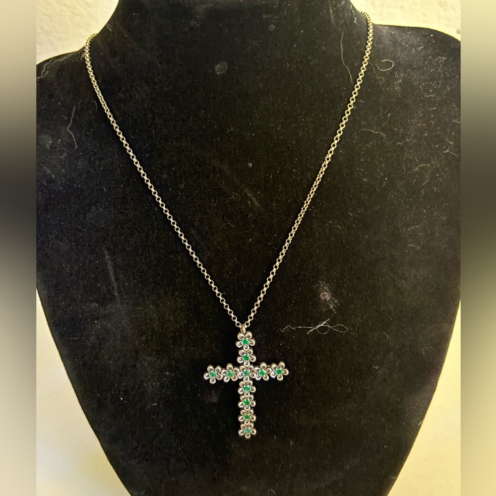 Paz Creations Sterling Silver 925 Flower Emerald Cross Pendant with 925 Chain
